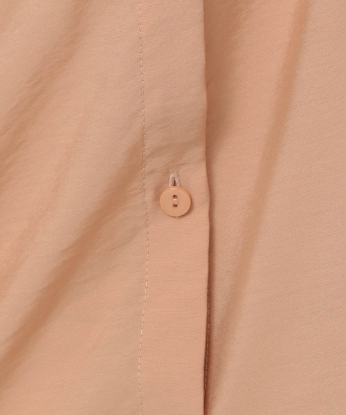 Elura（エルーラ）の「セミシアーバンドカラーシャツ（シャツ/ブラウス・レディース・ライトブルー/ピンク系その他/ベージュ・LARGE/MEDIUM）」の21枚目の写真