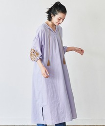 avecmoi | 【佐藤かなさんプロデュース】 アヴェクモワ 金茶刺しゅうのワンピース〈ラベンダー〉(ワンピース)