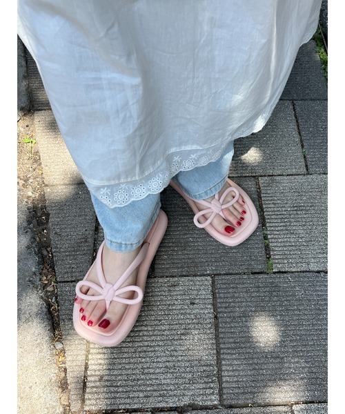 WC(ダブル シー)の「リボントングサンダル(サンダル・レディース・ピンク/ブラック/ベージュ・SMALL/MEDIUM)」の6枚目の写真