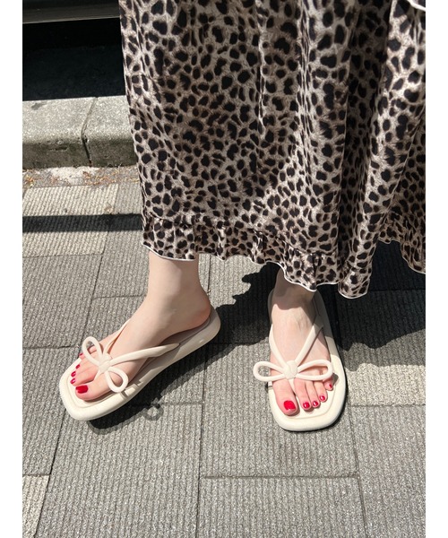 WC(ダブル シー)の「リボントングサンダル(サンダル・レディース・ピンク/ブラック/ベージュ・SMALL/MEDIUM)」の7枚目の写真