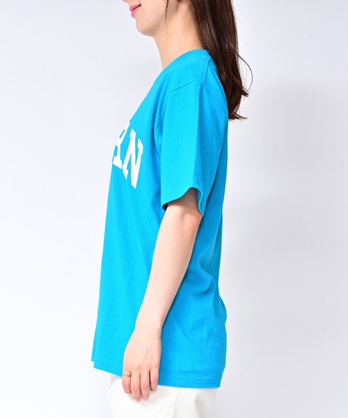 Alite cloth（アリーテクロス）の「BIG カレッジロゴ・プリントT