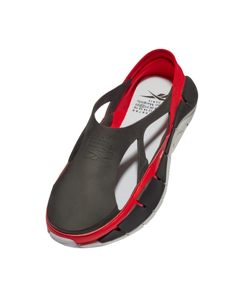 Maison Margiela（メゾンマルジェラ）の「SNEAKERS（サンダル・メンズ・ブラック×レッド・42/40.5）」の3枚目の写真