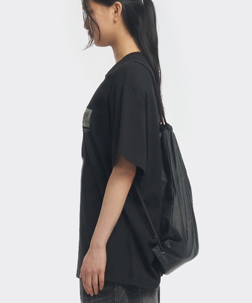 Millo Archive(ミロ アーカイブ)の「【millo 】グロッシー ストリング バッグ / Glossy String Bag(バックパック/リュック・レディース・シルバーグレー/ブラック・FREE)」の4枚目の写真