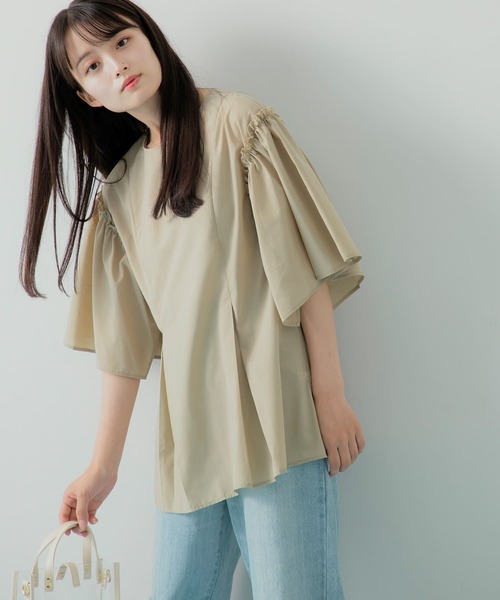 HEYUMM(ヘユム)の「フレアスリーブペプラムブラウス(シャツ/ブラウス・レディース・ブラック/オフホワイト/ベージュ・ONE)」の3枚目の写真