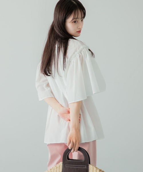 HEYUMM(ヘユム)の「フレアスリーブペプラムブラウス(シャツ/ブラウス・レディース・ブラック/オフホワイト/ベージュ・ONE)」の6枚目の写真