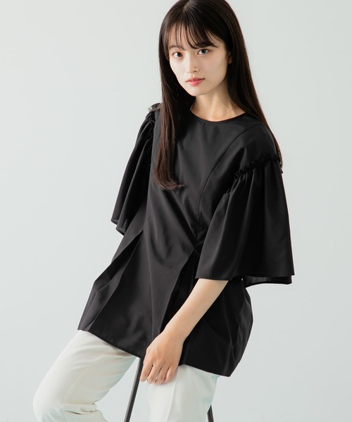 HEYUMM(ヘユム)の「フレアスリーブペプラムブラウス(シャツ/ブラウス・レディース・ブラック/オフホワイト/ベージュ・ONE)」の11枚目の写真