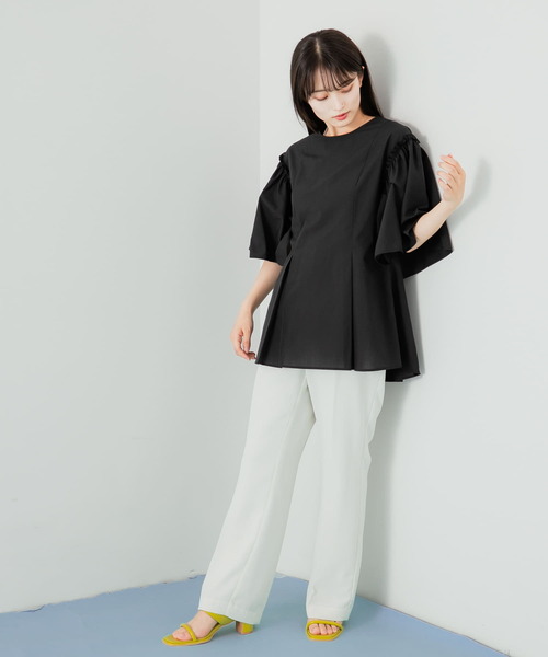 HEYUMM(ヘユム)の「フレアスリーブペプラムブラウス(シャツ/ブラウス・レディース・ブラック/オフホワイト/ベージュ・ONE)」の13枚目の写真