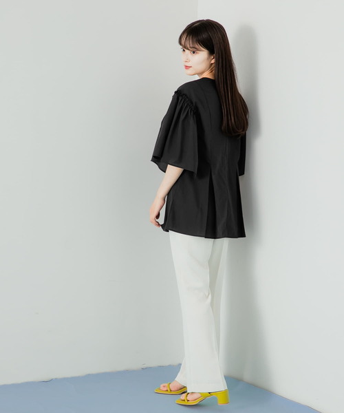 HEYUMM(ヘユム)の「フレアスリーブペプラムブラウス(シャツ/ブラウス・レディース・ブラック/オフホワイト/ベージュ・ONE)」の14枚目の写真
