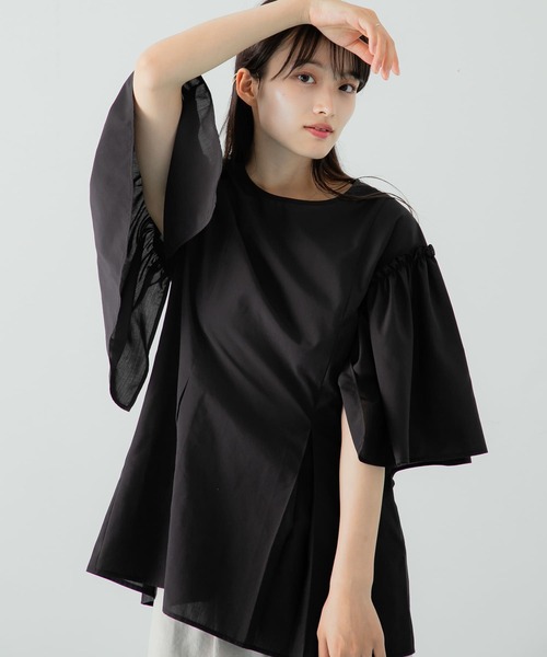 HEYUMM(ヘユム)の「フレアスリーブペプラムブラウス(シャツ/ブラウス・レディース・ブラック/オフホワイト/ベージュ・ONE)」の15枚目の写真