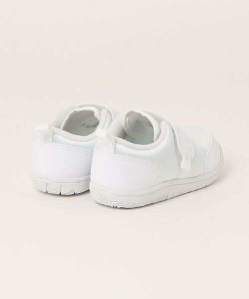 SUKUSUKU（スクスク）の「ASICS KIDS（アシックス キッズ） 上履き CP MINI 2（スニーカー・キッズ・ホワイト・17.5cm/20.5cm/19.5cm/18.0cm/16.0cm/21.5cm/21.0cm/19.0cm/20.0cm/17.0cm/22.0cm/16.5cm/18.5cm）」の2枚目の写真