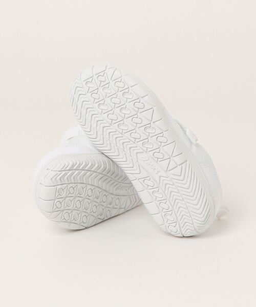 SUKUSUKU（スクスク）の「ASICS KIDS（アシックス キッズ） 上履き CP MINI 2（スニーカー・キッズ・ホワイト・17.5cm/20.5cm/19.5cm/18.0cm/16.0cm/21.5cm/21.0cm/19.0cm/20.0cm/17.0cm/22.0cm/16.5cm/18.5cm）」の3枚目の写真
