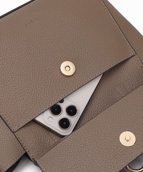 Ungrid（アングリッド）の「【Ungrid/アングリッド】Wフラップミニハンドバッグ　ミニショルダーバッグ（ショルダーバッグ・レディース・グレイッシュベージュ/ダークベージュ/ダークブラウン/ブラック/アイボリー/カーキ・FREE）」の9枚目の写真