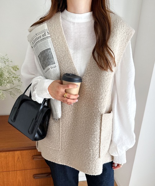 andme(アンドミー)の「フェイクリングウール深Vネックベスト(ベスト・レディース・ブラック/モカ/ライトベージュ・L/M)」の7枚目の写真