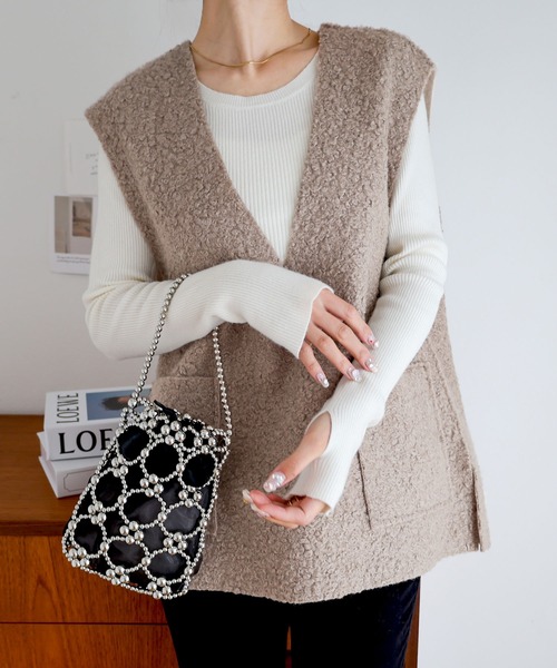 andme(アンドミー)の「フェイクリングウール深Vネックベスト(ベスト・レディース・ブラック/モカ/ライトベージュ・L/M)」の8枚目の写真