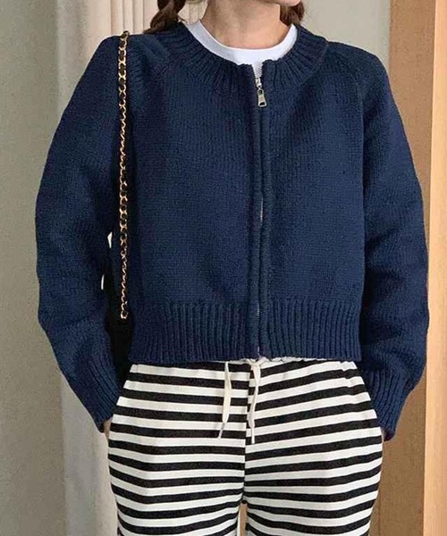 LYEON(リヨン)の「バックロゴ刺繍ジップアップニット(ニット/セーター・レディース・オフホワイト/ネイビー・FREE)」の5枚目の写真