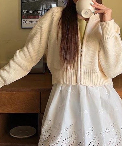 LYEON(リヨン)の「バックロゴ刺繍ジップアップニット(ニット/セーター・レディース・オフホワイト/ネイビー・FREE)」の7枚目の写真
