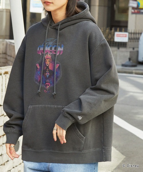 Disney（ディズニー）の「【Disney Villains】別注 ディズニー ヴィランズ ピグメント加工 ヴィンテージライクデザインビッグ裏起毛パーカー（パーカー・レディース・ブラック系1/グレー系1/グレー系3/ブラック系3/グレー系2/ブラック系2・M/L）」の11枚目の写真