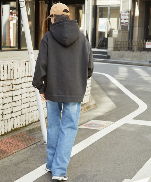 Disney（ディズニー）の「【Disney Villains】別注 ディズニー ヴィランズ ピグメント加工 ヴィンテージライクデザインビッグ裏起毛パーカー（パーカー・レディース・ブラック系1/グレー系1/グレー系3/ブラック系3/グレー系2/ブラック系2・M/L）」の13枚目の写真