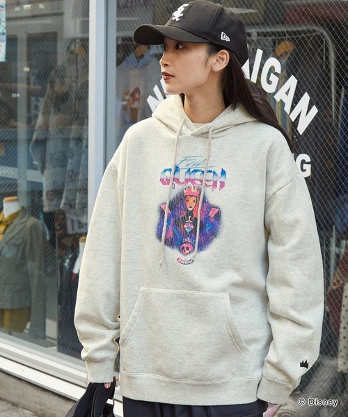 Disney（ディズニー）の「【Disney Villains】別注 ディズニー ヴィランズ ピグメント加工 ヴィンテージライクデザインビッグ裏起毛パーカー（パーカー・レディース・ブラック系1/グレー系1/グレー系3/ブラック系3/グレー系2/ブラック系2・M/L）」の17枚目の写真