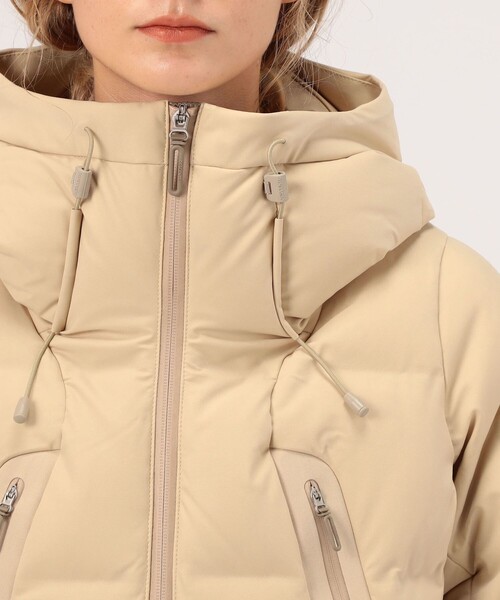 DESCENTE（デサント）の「DESCENTE MOUNTAINEER-L ダウンコート（ダウンジャケット/コート・レディース・ブラック/ベージュ・M）」の8枚目の写真