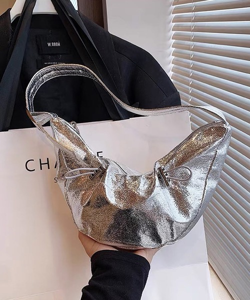 shopnikoniko（ショップニコニコ）の「メタリック ドローコード ハーフムーンバッグ グリッター ラメ ワンハンドル ショルダーバッグ（ハンドバッグ・レディース・シルバー/ブラック・フリー）」の19枚目の写真