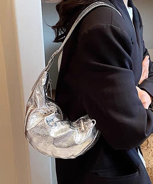 shopnikoniko（ショップニコニコ）の「メタリック ドローコード ハーフムーンバッグ グリッター ラメ ワンハンドル ショルダーバッグ（ハンドバッグ・レディース・シルバー/ブラック・フリー）」の3枚目の写真
