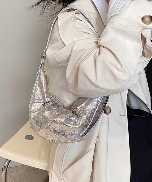 shopnikoniko（ショップニコニコ）の「メタリック ドローコード ハーフムーンバッグ グリッター ラメ ワンハンドル ショルダーバッグ（ハンドバッグ・レディース・シルバー/ブラック・フリー）」の6枚目の写真