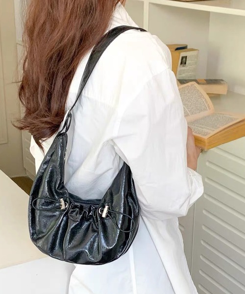 shopnikoniko（ショップニコニコ）の「メタリック ドローコード ハーフムーンバッグ グリッター ラメ ワンハンドル ショルダーバッグ（ハンドバッグ・レディース・シルバー/ブラック・フリー）」の21枚目の写真