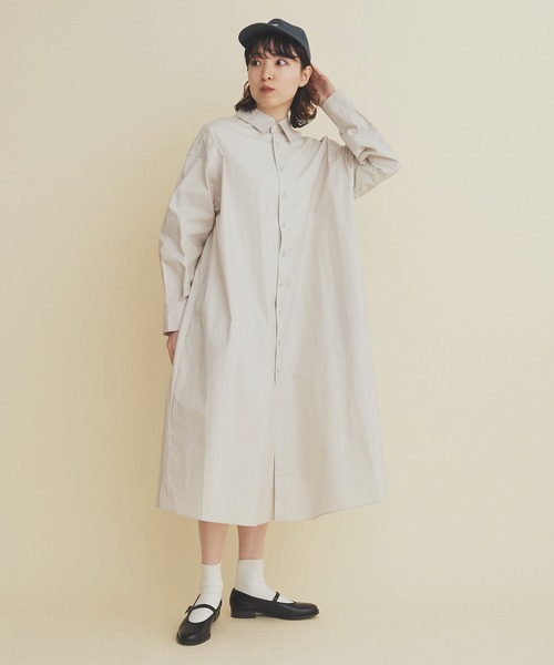 I am I in fact...(アイアムアイインファクト)の「数字刺繍 BIG ONEPIECE(シャツワンピース・レディース・グレイッシュベージュ/パープル・FREE)」の4枚目の写真