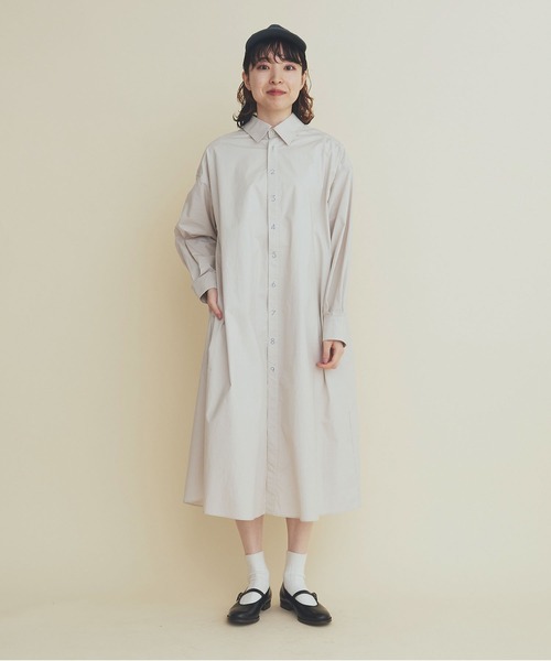 I am I in fact...(アイアムアイインファクト)の「数字刺繍 BIG ONEPIECE(シャツワンピース・レディース・グレイッシュベージュ/パープル・FREE)」の3枚目の写真