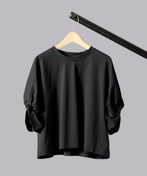 SAYAKADAVIS（サヤカディヴィス）の「【 SAYAKADAVIS / サヤカデイヴィス 】Twisted Sleeve Tee / ツイスト スリーブ Tシャツ（Tシャツ/カットソー・レディース・ブルー/ベージュ/ホワイト/ブラック・SMALL）」の3枚目の写真