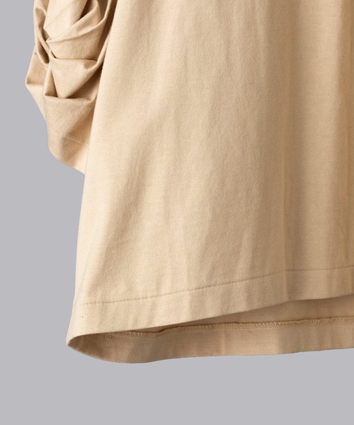 SAYAKADAVIS（サヤカディヴィス）の「【 SAYAKADAVIS / サヤカデイヴィス 】Twisted Sleeve Tee / ツイスト スリーブ Tシャツ（Tシャツ/カットソー・レディース・ブルー/ベージュ/ホワイト/ブラック・SMALL）」の9枚目の写真