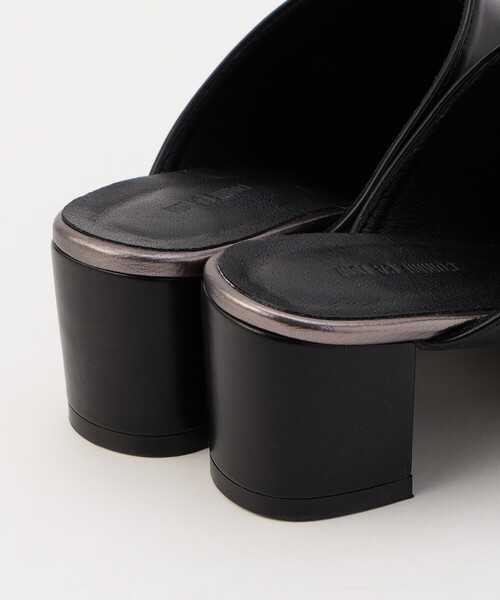 COMME CA ISM(コムサイズム)の「チャンキーヒール ミュールサンダル(サンダル・レディース・オフホワイト/ブラック・23.5cm/24.5cm)」の9枚目の写真