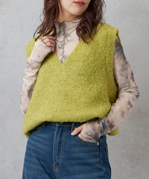 Lull（ルル）の「【Lull / ルル】ブークレニットベスト（ニット/セーター・レディース・ベージュ/チャコール/ライム/杢グレー・ONESIZE）」の4枚目の写真