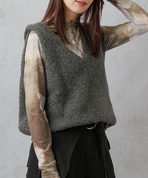 Lull（ルル）の「【Lull / ルル】ブークレニットベスト（ニット/セーター・レディース・ベージュ/チャコール/ライム/杢グレー・ONESIZE）」の3枚目の写真