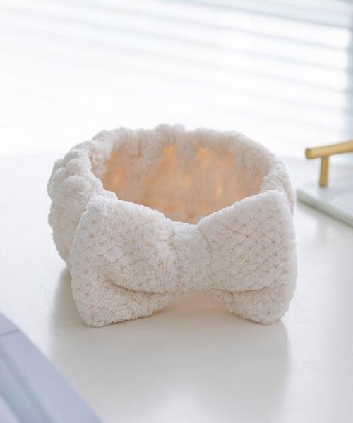 TONE SELECT GOODS(トーンセレクトグッズ)の「【float】ふわふわ もこもこ リボン くすみカラー ヘアバンド(ヘアバンド・レディース・オフホワイト/ベージュ/ブラウン/ピンク/グレイッシュベージュ・FREE)」の2枚目の写真