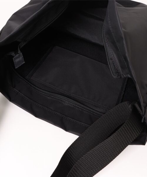 Manhattan Portage（マンハッタンポーテージ）の「Clearview Shoulder Bag 420D Nylon（ショルダーバッグ・メンズ・ブラック・MEDIUM）」の12枚目の写真
