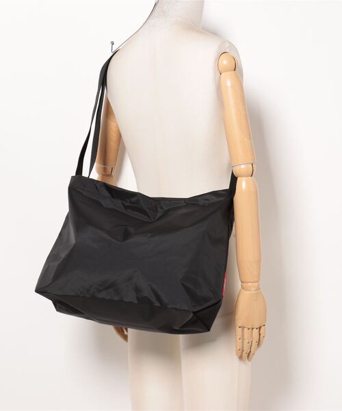 Manhattan Portage（マンハッタンポーテージ）の「Clearview Shoulder Bag 420D Nylon（ショルダーバッグ・メンズ・ブラック・MEDIUM）」の13枚目の写真