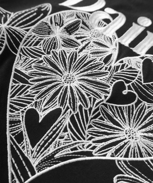 BURBERRY - ロゴ 刺繍 グラフィック 半袖オーバーサイズTシャツ moment+ tシャツ 綿100%オーバーサイズロゴプリント＆フラワー