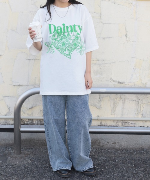 make a ray!（メイク ア レイ！）の「【0】ハート & フラワーロゴ刺繍 グラフィックデザイン ビッグシルエット 半袖Tシャツ/オーバーサイズ/ストリート/ FLOWER＆HEART Dainty Logo /韓国スタイル/レトロ/ユニセックス（Tシャツ/カットソー・レディース・ホワイト×グリーン/ブラック×ホワイト/ホワイト×ネイビー・L/M）」の19枚目の写真