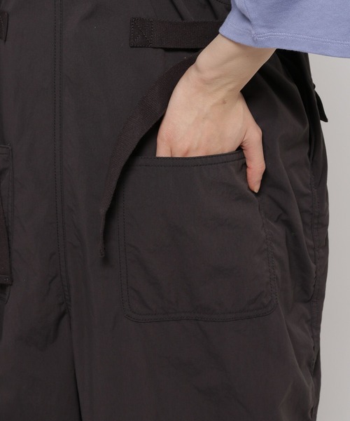 niko and...（ニコアンド）の「サイドアジャストサロペット（サロペット/オーバーオール・レディース・アイボリー/チャコール/ダークブルー・FREE）」の20枚目の写真