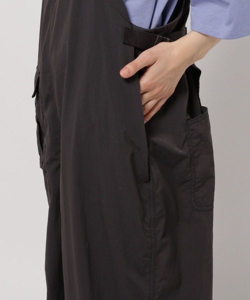 niko and...（ニコアンド）の「サイドアジャストサロペット（サロペット/オーバーオール・レディース・アイボリー/チャコール/ダークブルー・FREE）」の13枚目の写真