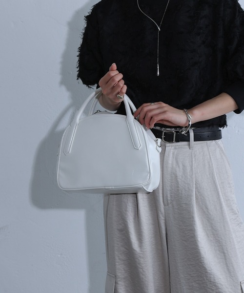 COLONY 2139（コロニートゥーワンスリーナイン）の「セミラウンドボストンバッグ（ボストンバッグ・レディース・ホワイト/ブラック/シルバー・FREE）」の5枚目の写真
