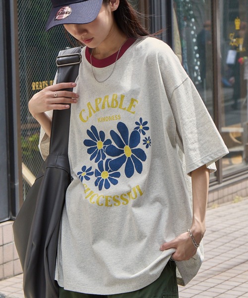 MONO-MART(モノマート)の「モチーフプリントTシャツ/FLOWER&HEART(Tシャツ/カットソー・レディース・オフホワイト/グレー系1/オートミール/ホワイト系1/アイボリー・FREE)」の5枚目の写真