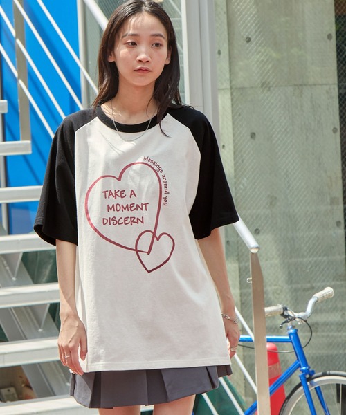 MONO-MART(モノマート)の「モチーフプリントTシャツ/FLOWER&HEART(Tシャツ/カットソー・レディース・オフホワイト/グレー系1/オートミール/ホワイト系1/アイボリー・FREE)」の22枚目の写真