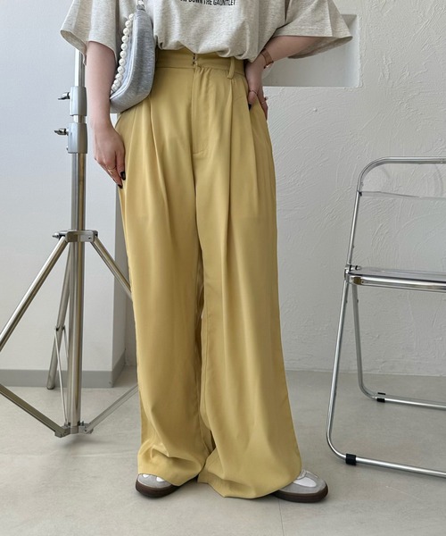 apres jour mignon（アプレジュールミニョン）の「スラックスパンツ【ZOZOTOWN限定アイテム】（スラックス・レディース・オフホワイト/チャコールグレー/ブルー系その他/イエロー/パープル/ブラック/ピンク・MEDIUM/X-LARGE/SMALL）」の6枚目の写真