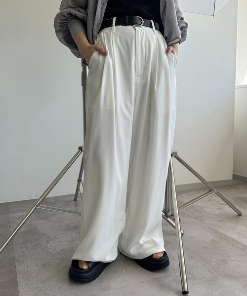 apres jour mignon（アプレジュールミニョン）の「スラックスパンツ【ZOZOTOWN限定アイテム】（スラックス・レディース・オフホワイト/チャコールグレー/ブルー系その他/イエロー/パープル/ブラック/ピンク・MEDIUM/X-LARGE/SMALL）」の8枚目の写真