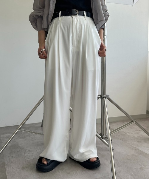 apres jour mignon（アプレジュールミニョン）の「スラックスパンツ【ZOZOTOWN限定アイテム】（スラックス・レディース・オフホワイト/チャコールグレー/ブルー系その他/イエロー/パープル/ブラック/ピンク・MEDIUM/X-LARGE/SMALL）」の9枚目の写真