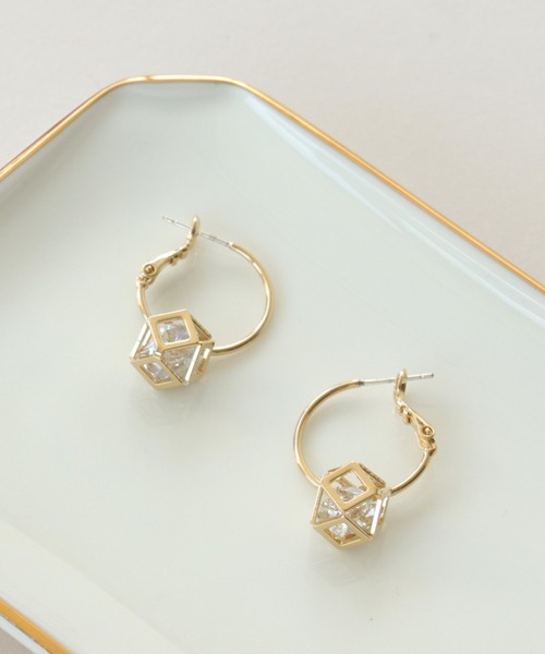 Three Four Time(スリーフォータイム)の「キュービックインフープピアス(ピアス(両耳用)・レディース・シルバー/ゴールド/ピンクゴールド・FREE)」の5枚目の写真
