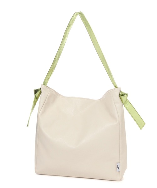 LEPSIM（レプシィム）の「フェイクレザーメタリックハンドルショルダー　113000（ショルダーバッグ・レディース・シルバー/アイボリー/ブラック・ONE SIZE）」の22枚目の写真